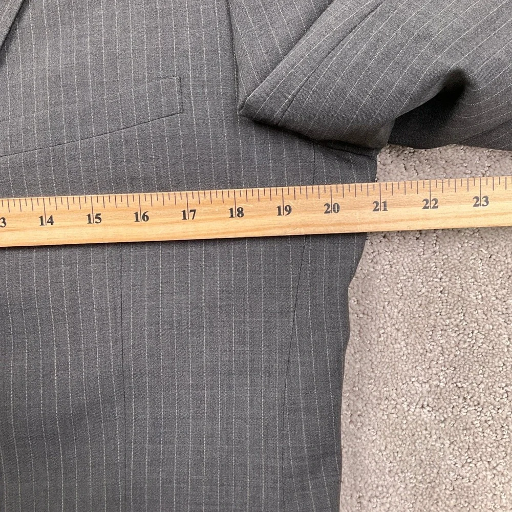 Theory Suit Mens 42R 32W Gray Pinstripe 2 Button Minimalist Formal Neutral Wool‎